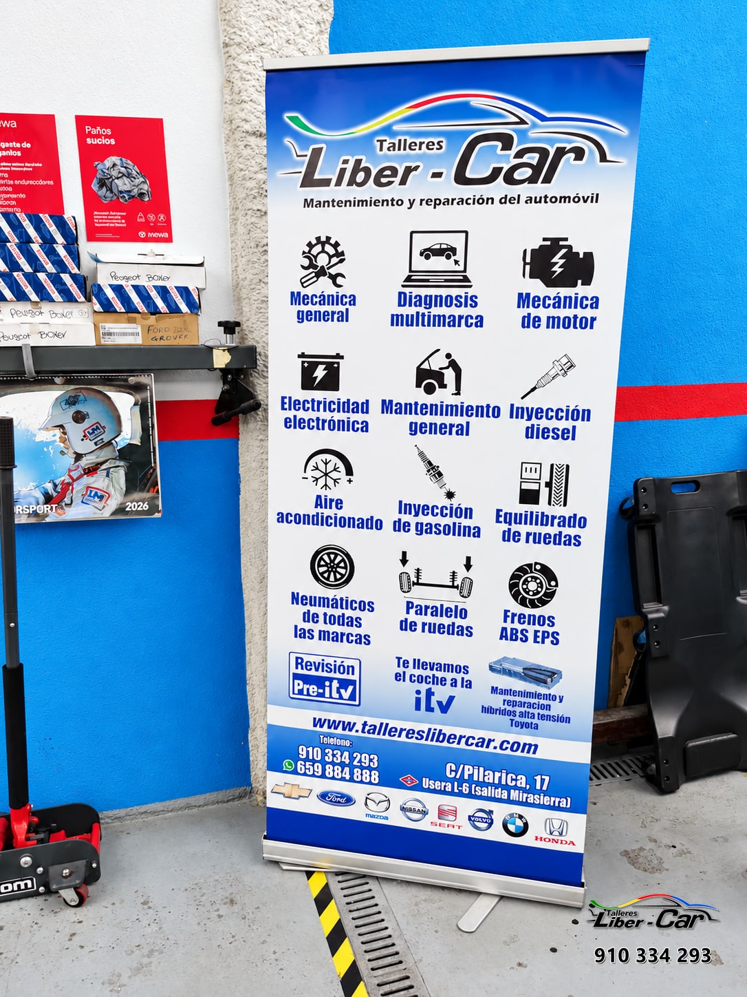Expositor con los servicios de Talleres Multimarcas Liber-Car
